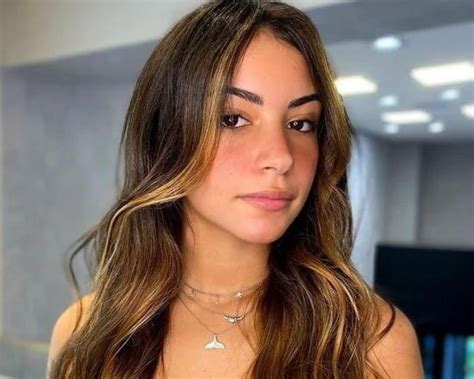 gabriela moura surgery|Gabimfmouras Plastic Surgery: Has the TikTok Star。